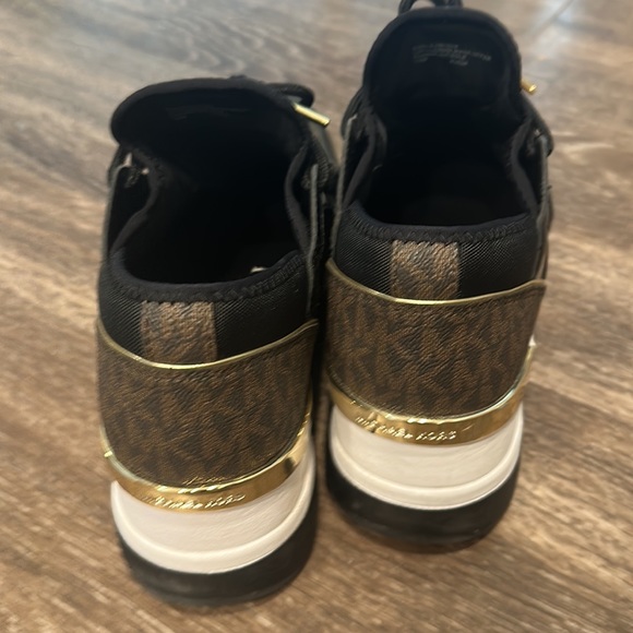 Michael Kors shoes - Picture 2 of 5